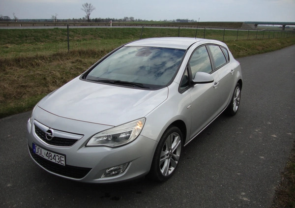 Opel Astra cena 20000 przebieg: 219000, rok produkcji 2011 z Syców małe 154